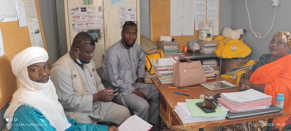 Réunion dans le bureau d'un centre de santé